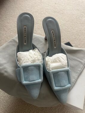 Manolo Blahnik Maysale 70 Sky Blue Suede Pointed-Toe Buckled Mules